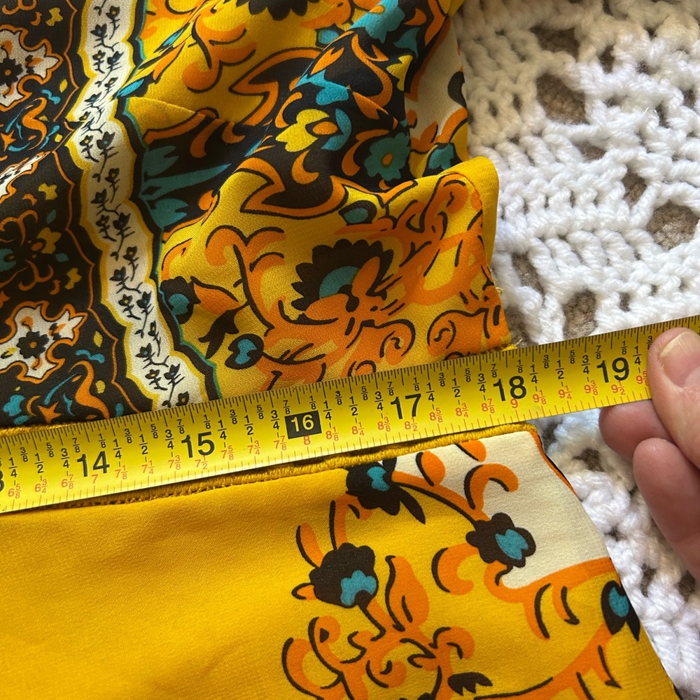 Umgee Tunic Size M Crochet Bohemian Bell Sleeves Yellow Layering Boutique - Picture 11 of 11